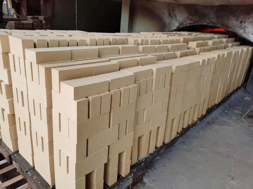 Hoge sterkte vuurvaste baksteen van klei Anti Stripping High Alumina Fire Brick voor oven bekleding