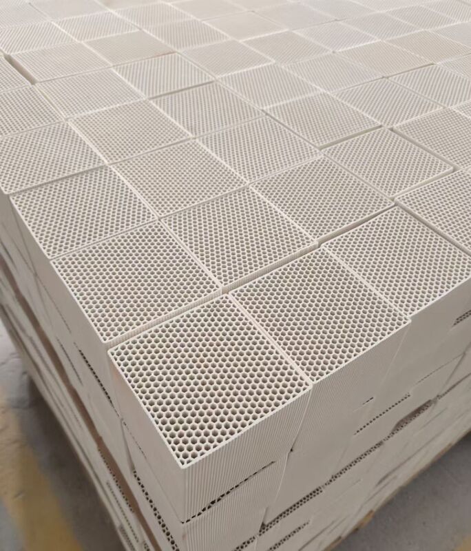 Geoptimaliseerde honingraat-gatdichtheid honingraat mulliet korund steen voor maximale warmte-uitwisselingsefficiëntie vuurvast materiaal