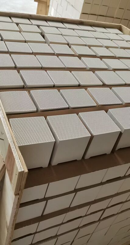 Geoptimaliseerde honingraat-gatdichtheid honingraat mulliet korund steen voor maximale warmte-uitwisselingsefficiëntie vuurvast materiaal